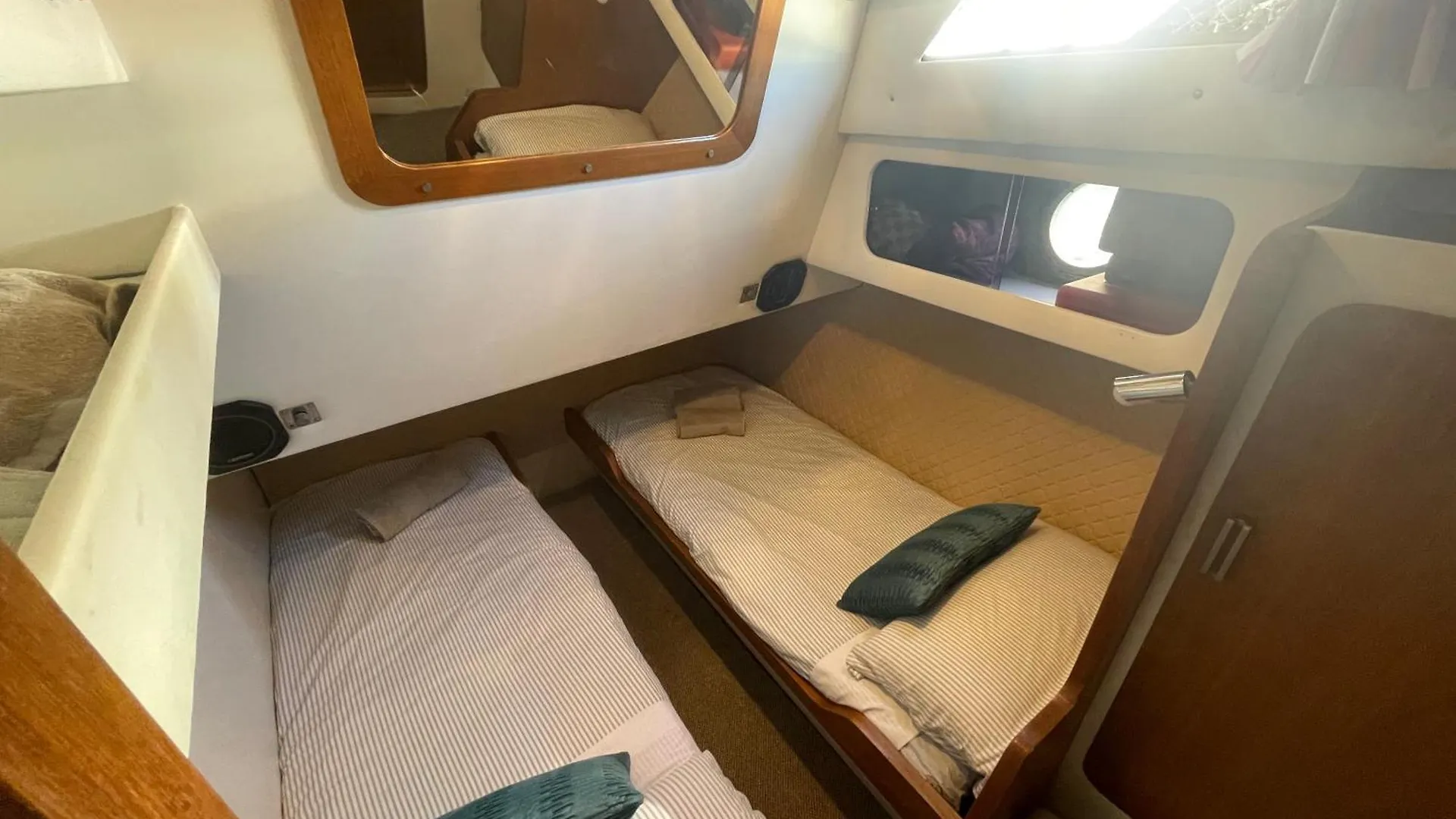 Spacious And Cozy Boat House In Barcelona Sant Adria de Besos Botel