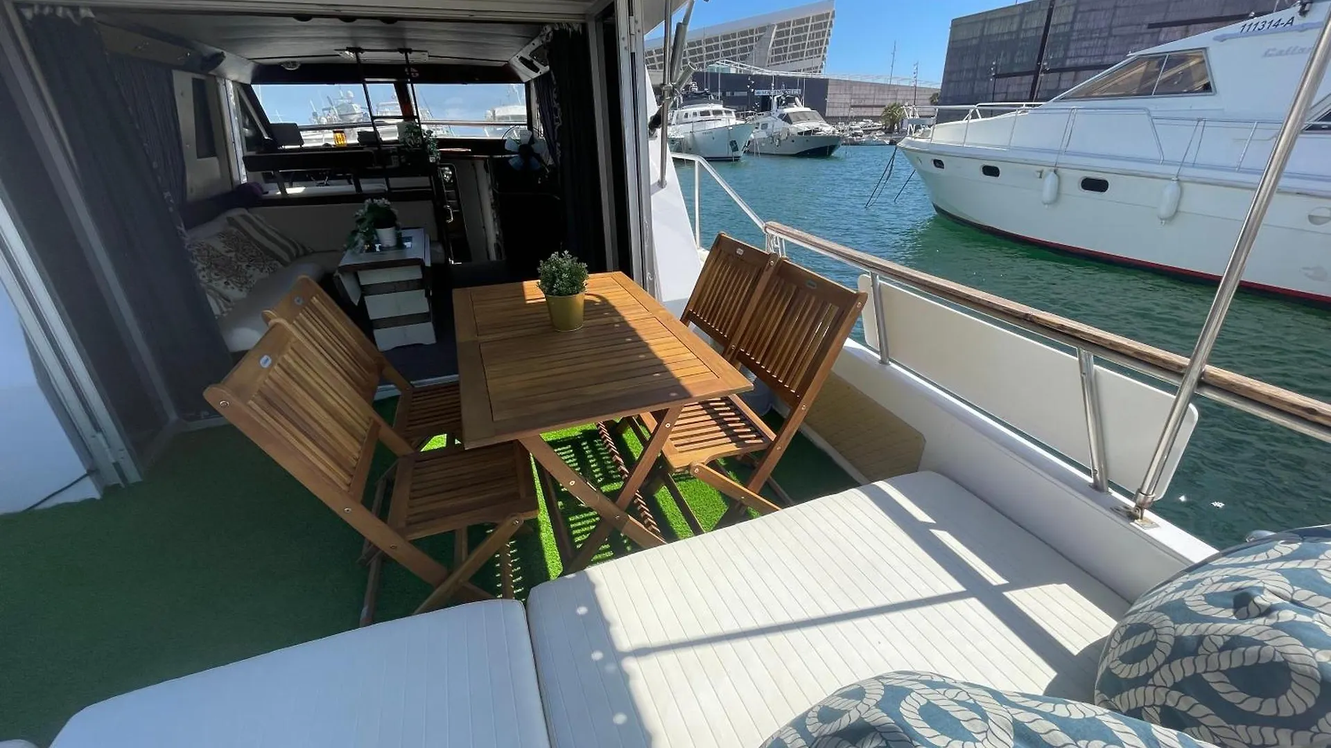 Botel Spacious And Cozy Boat House In Barcelona Sant Adria de Besos Spain